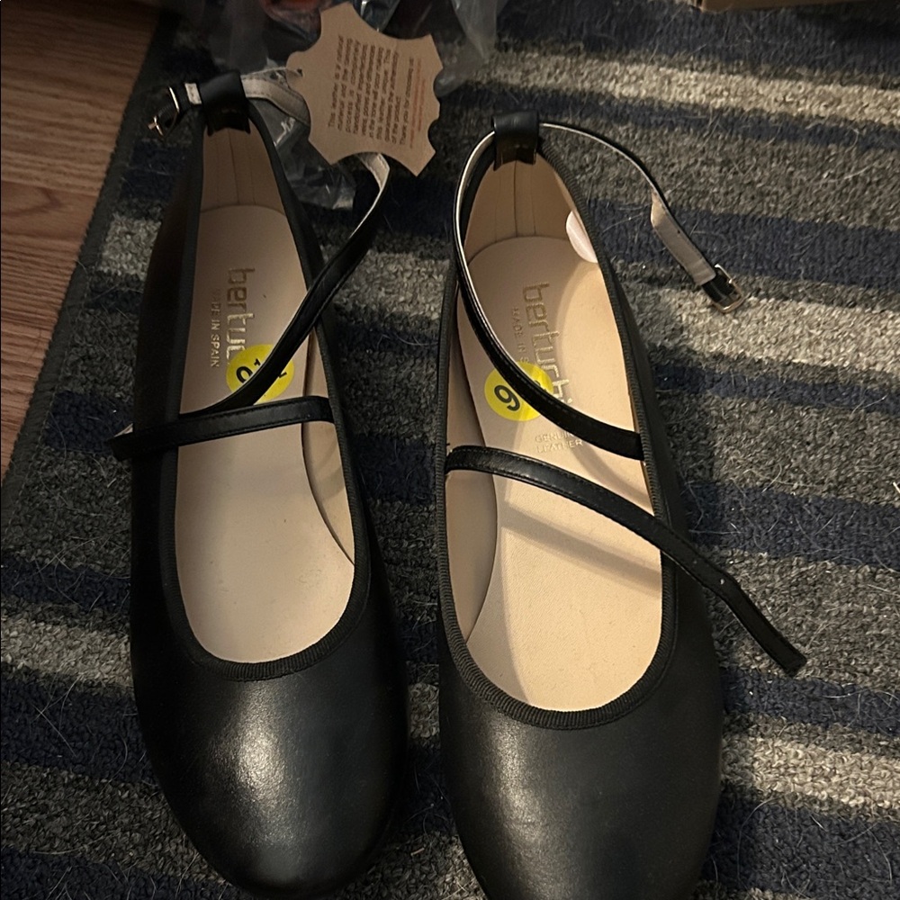 bernie mev. Black Flats with Strap